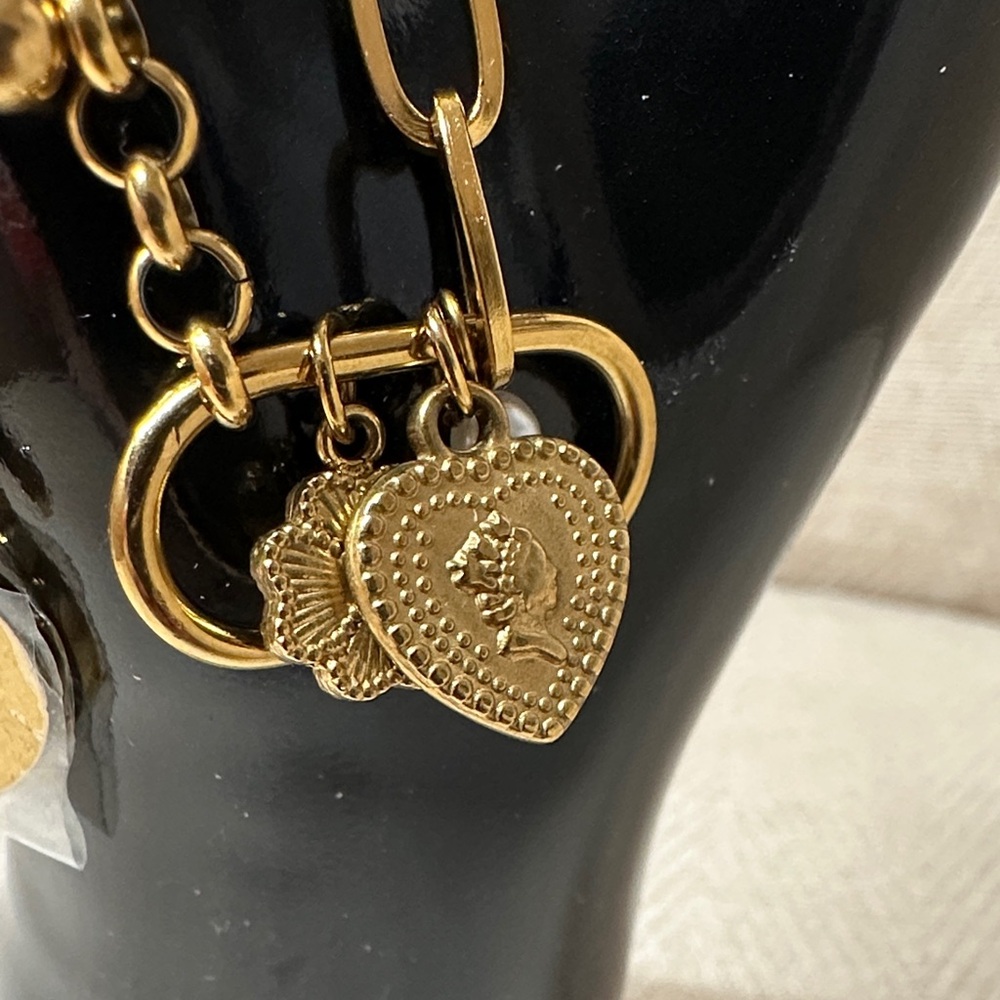 Bracelets Gold Chain Bracelets with Heart Charms (2) - Picture 4 of 8